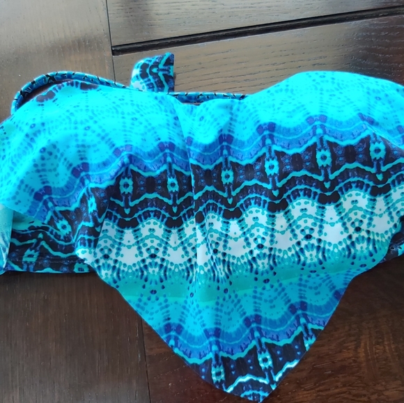 *BY THE BEACH*BATHING SUIT TOP /B2 - Picture 1 of 7